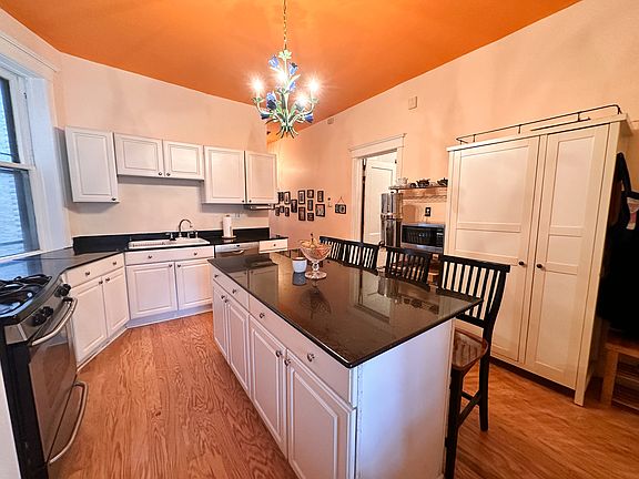 5th image of 2637 N Whipple St