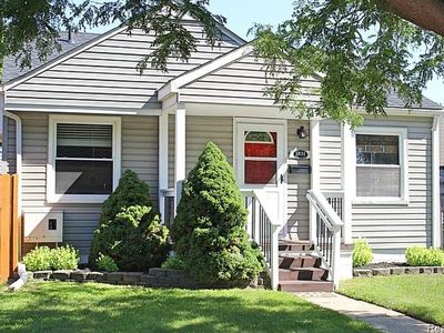 1831 Moorhouse St, Ferndale, MI, 48220