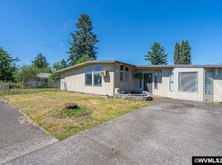 910 W Locust St, Stayton, OR 97383