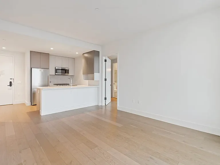 92-27 160th St #2106 — Photo 13