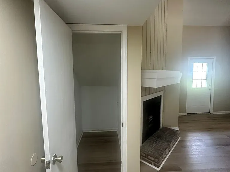 2738 Tyndall Dr — Photo 5
