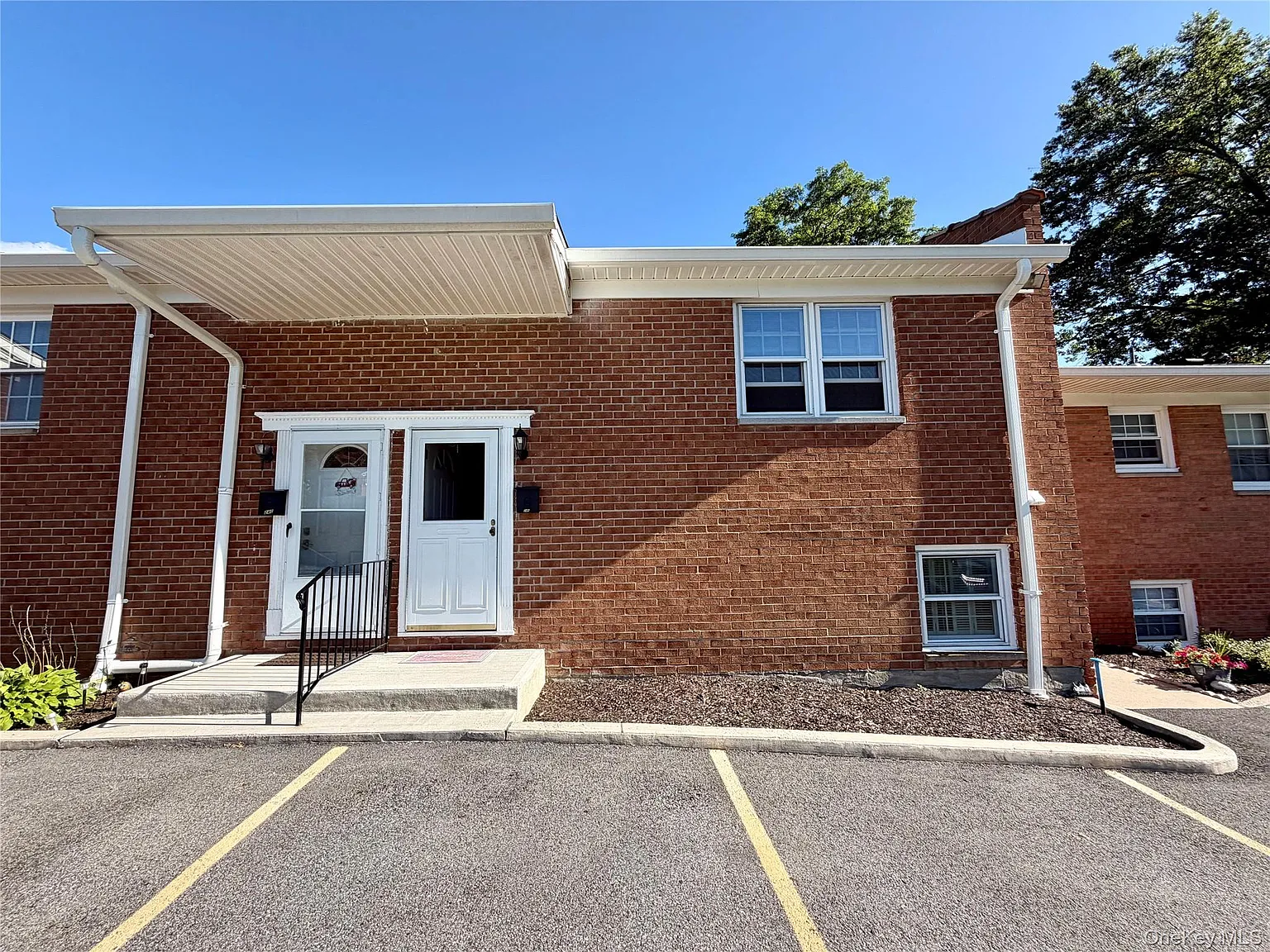 2 bed, 1.5 bath, 1100 sqft, $2,500 — Photo 1