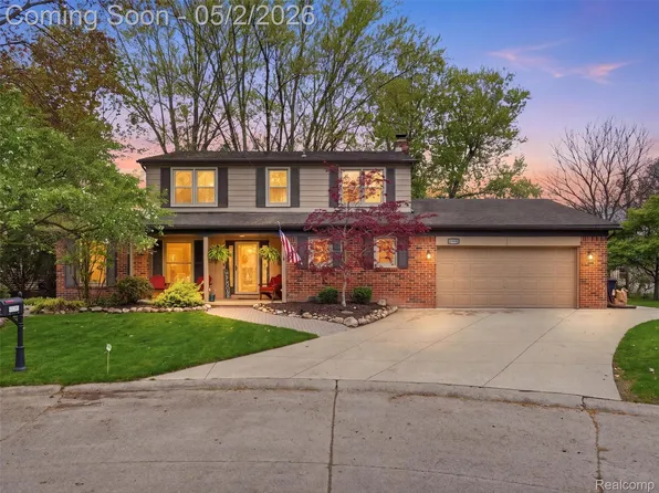 37279 Maple Leaf Ct, Clinton Township, MI 48036