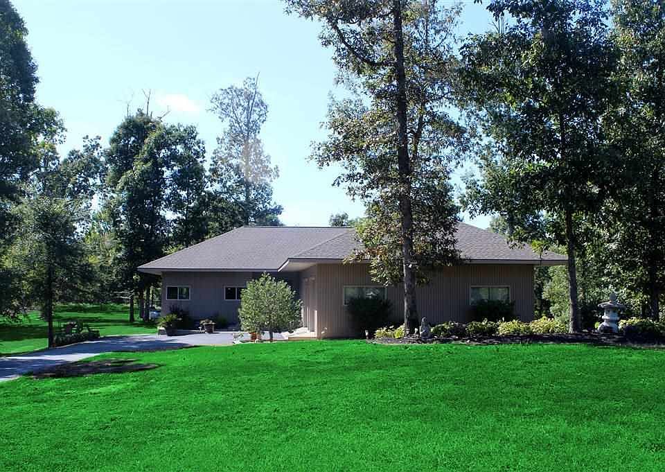1st image of 590 Woodridge Dr