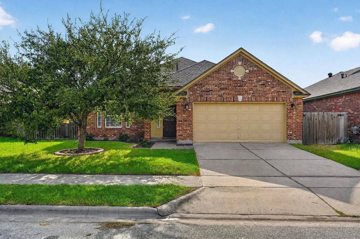 4 bed, 2.0 bath, 1874 sqft, $2,500 — Photo 1