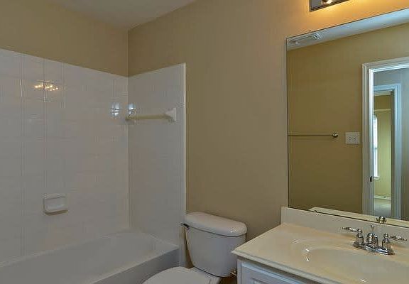 3rd image of 6207 Stoney Creek Dr