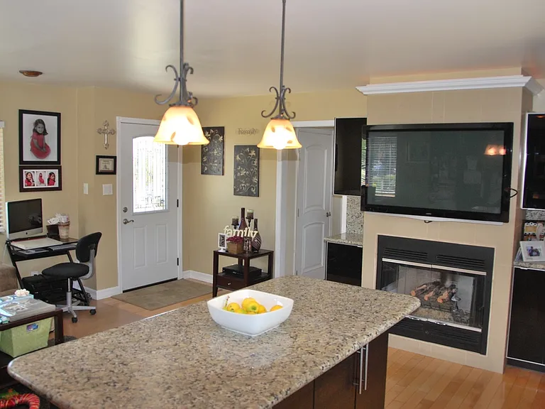 6037 Comey Ave #6037 — Photo 9