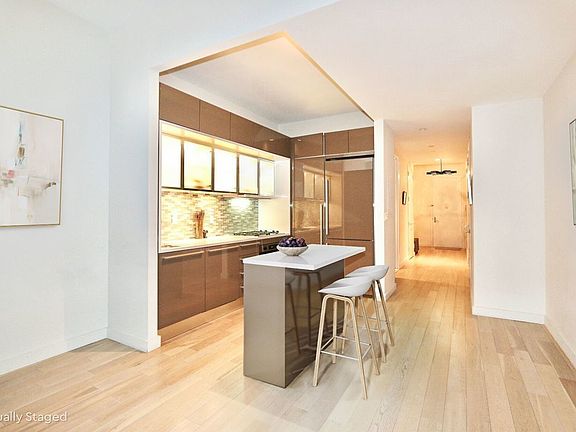 3rd image of 75 Wall St APT 33D