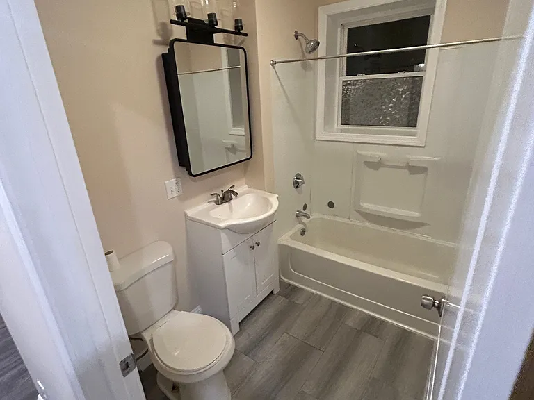 1039 Main St #7 — Photo 7