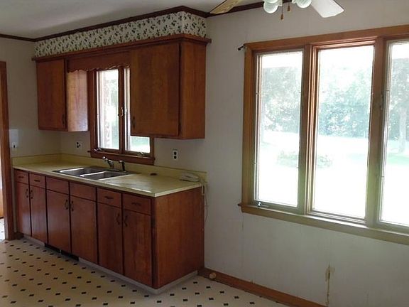 Kitchen opposite view