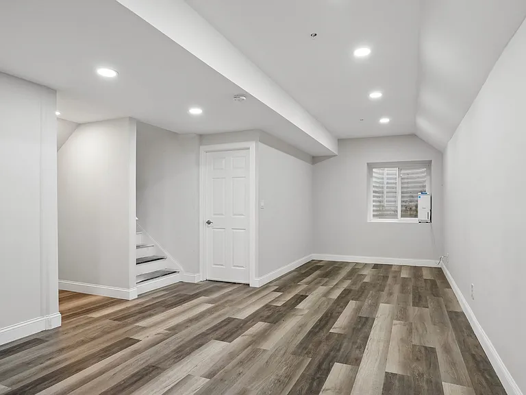 166 Shilling Ave — Photo 4