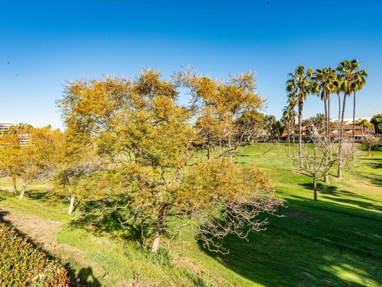 14 Fairway Dr, Manhattan Beach, CA 90266