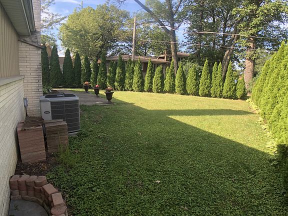 3rd image of 467 Royal Oaks Dr