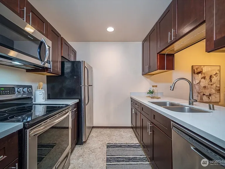 11532 15th Ave NE #401 — Photo 4