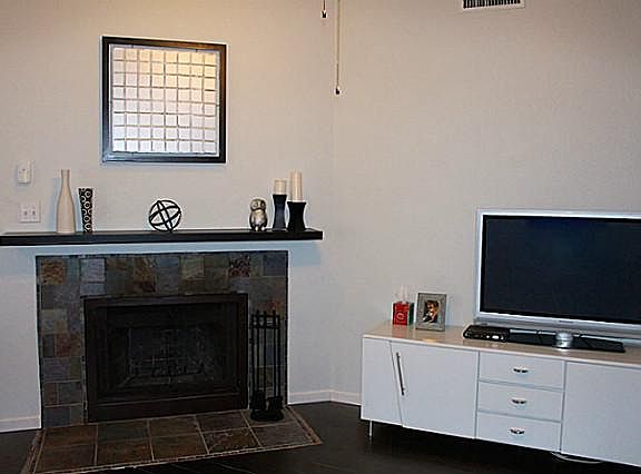 3rd image of 1104 Oaklawn Ct