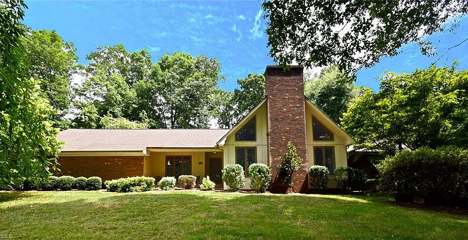 1st image of 722 Colonial Dr