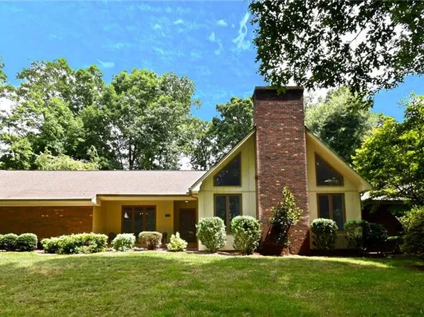722 Colonial Dr, North Wilkesboro, NC 28659