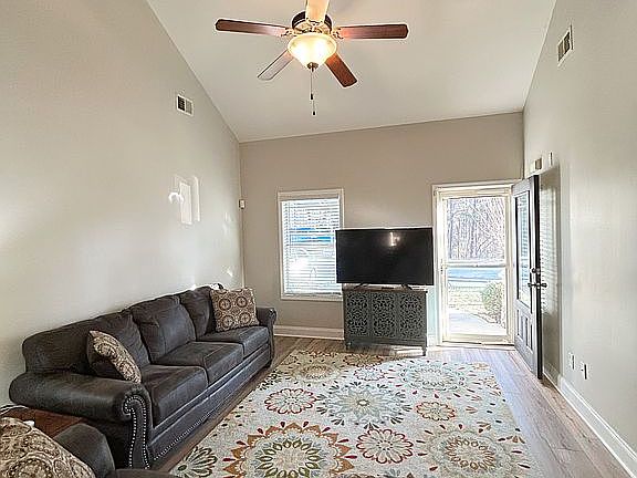 4th image of 167 Oakwood Dr NW