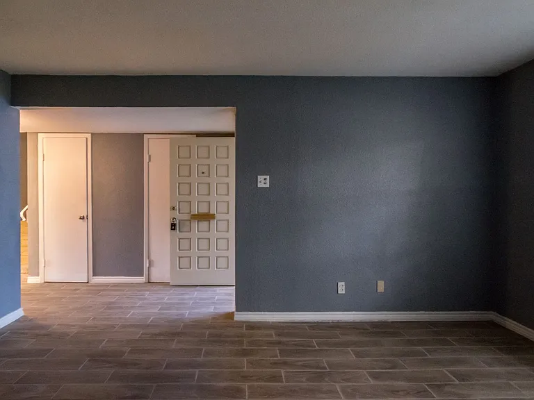 317 Valley Park Dr — Photo 4
