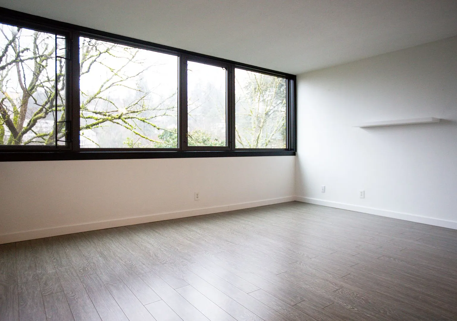 Goose Hollow 1 Bedroom Available Now ! — Photo 1