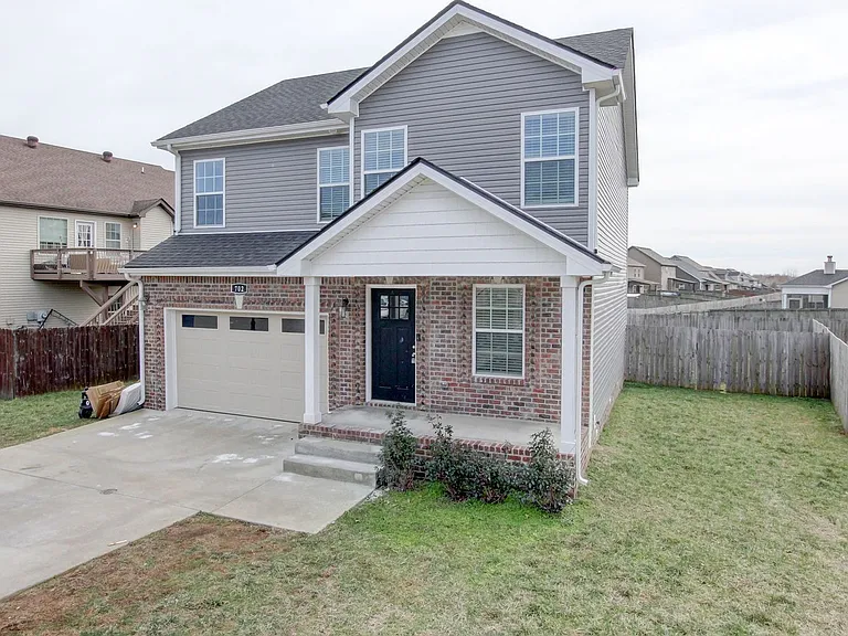 702 Ellie Nat Dr — Photo 3