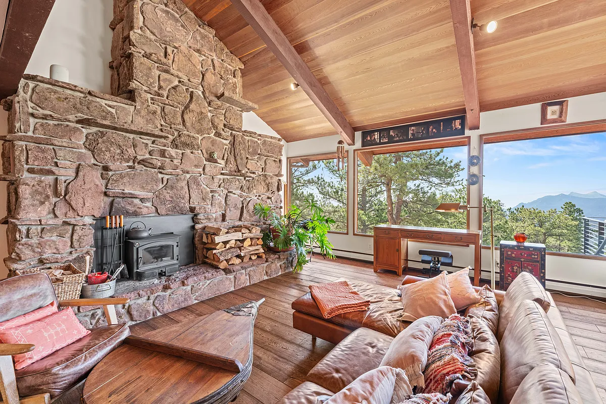 Living room - 311 Sky Trail Rd