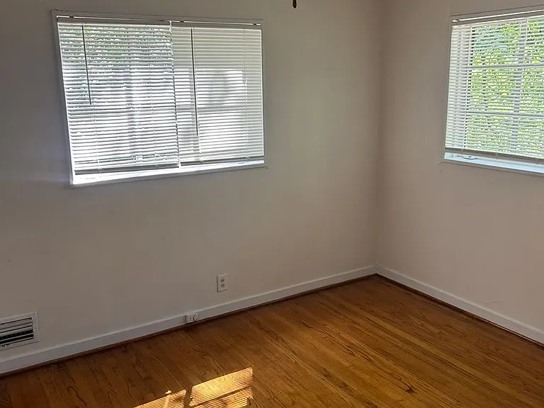 1525 Melrose Pl — Photo 5