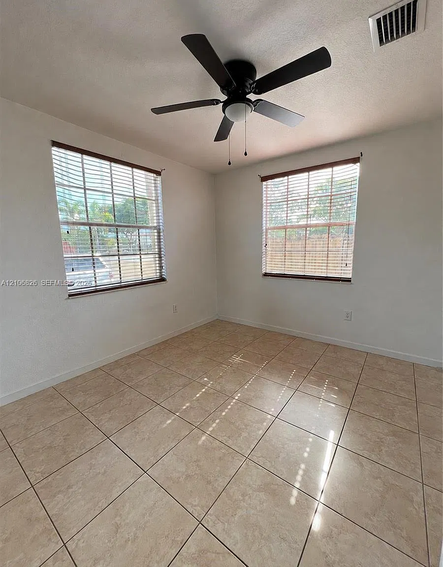 The Shores Condo No 2 — Photo 4