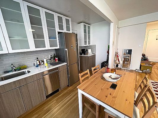 2nd image of 208 E 70th St APT 4B