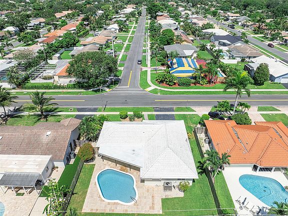 4th image of 400 SW 9TH Avenue