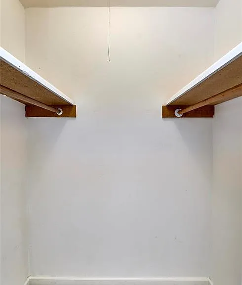 241 Valleyoak Ct — Photo 31