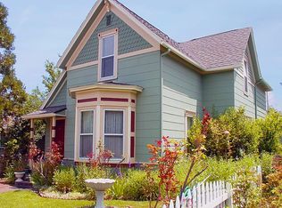 138 3rd St, Ashland, OR 97520