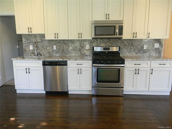 5th image of 65 E Maltbie Ave