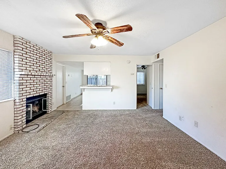 940 W Graaf Ave #B — Photo 2