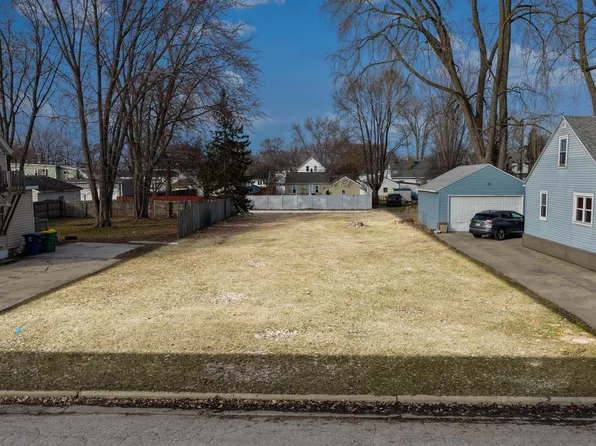 1329 Klaus St, Green Bay, WI 54302