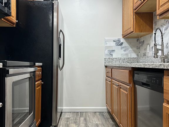 5th image of 3228 Creekside Dr