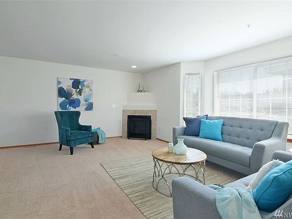 Spacious living room