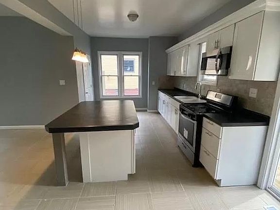 4th image of 617 Cushing St #1