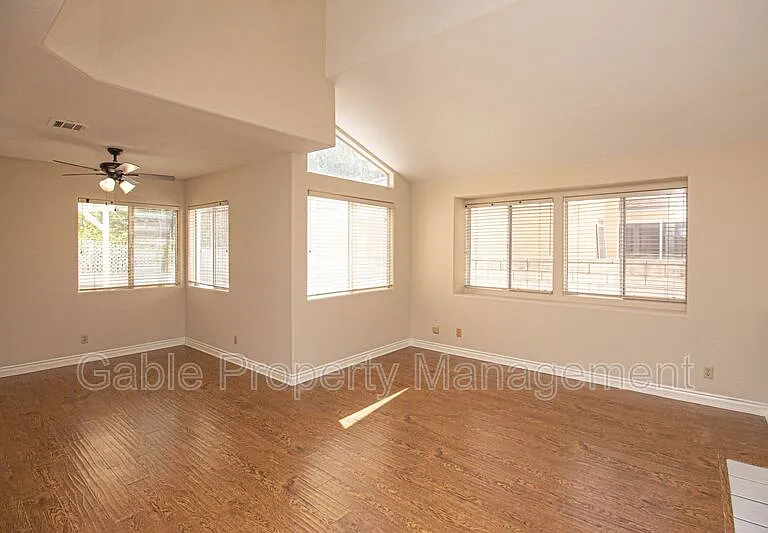 25804 Dickens Ct — Photo 8