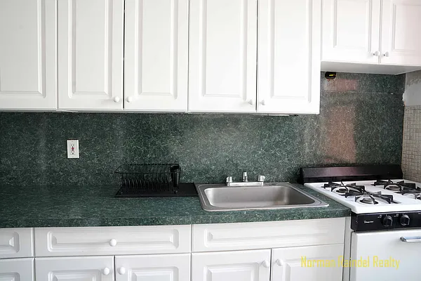 Rented by Norman Raindel, LREB | media 40