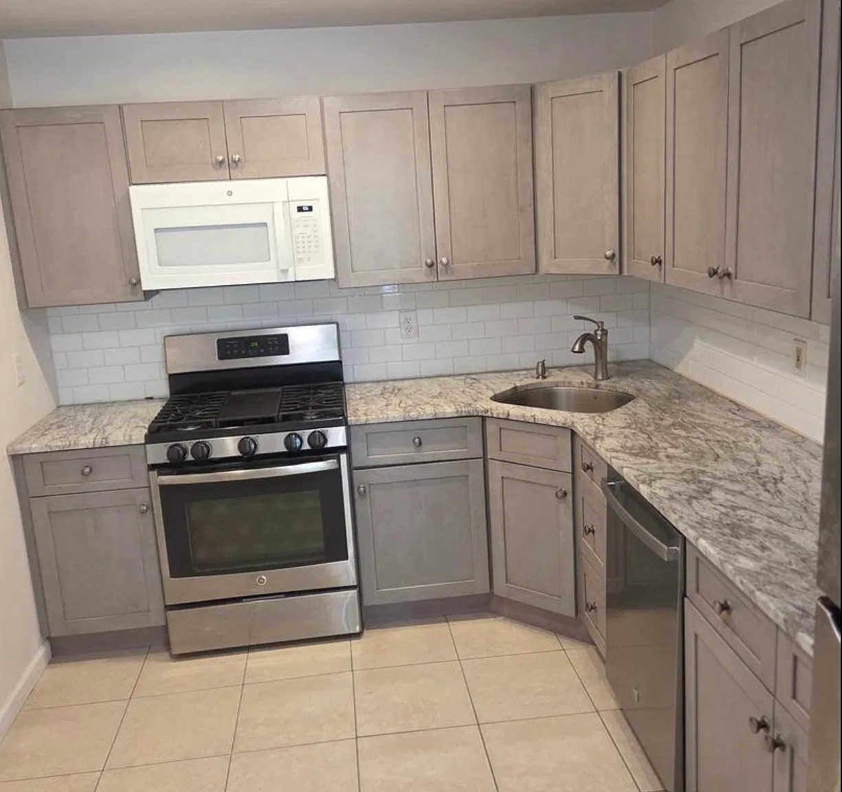 86 Chambord Ct — Photo 4