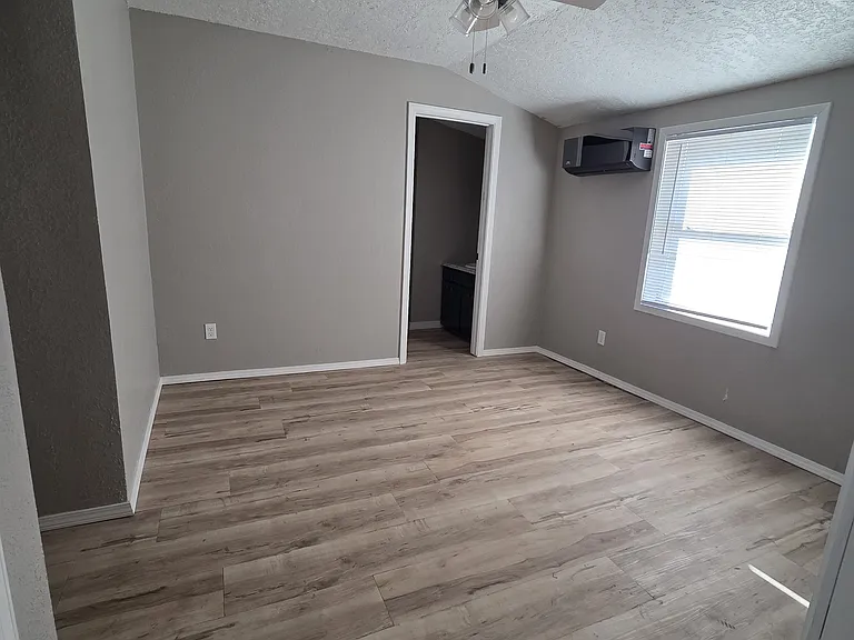 620 S Avenue D #B — Photo 8