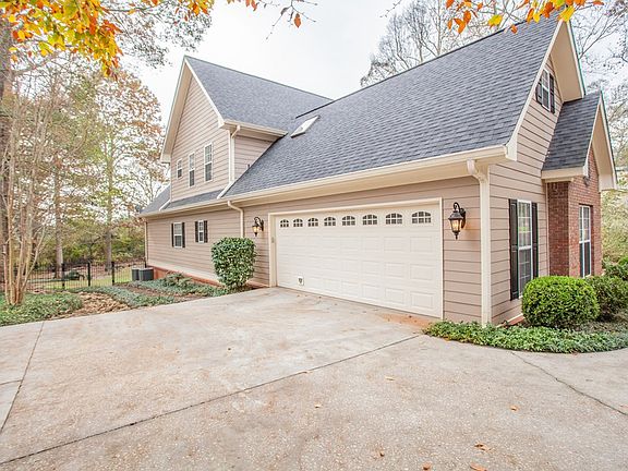 3rd image of 40 S Creek Ct