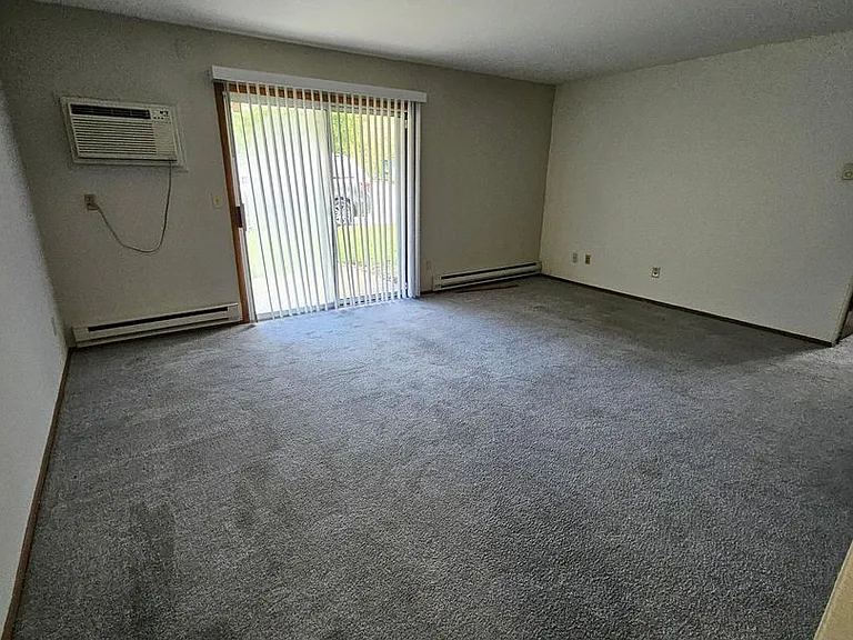 1385 Meadowcreek Dr — Photo 4