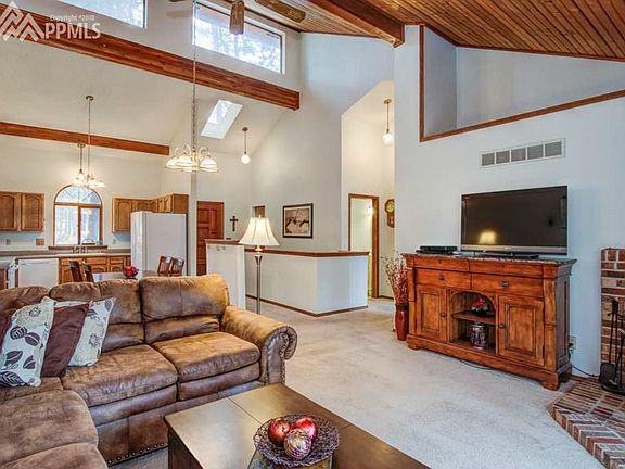 Open Floor Plan, Vaulted Ceilings