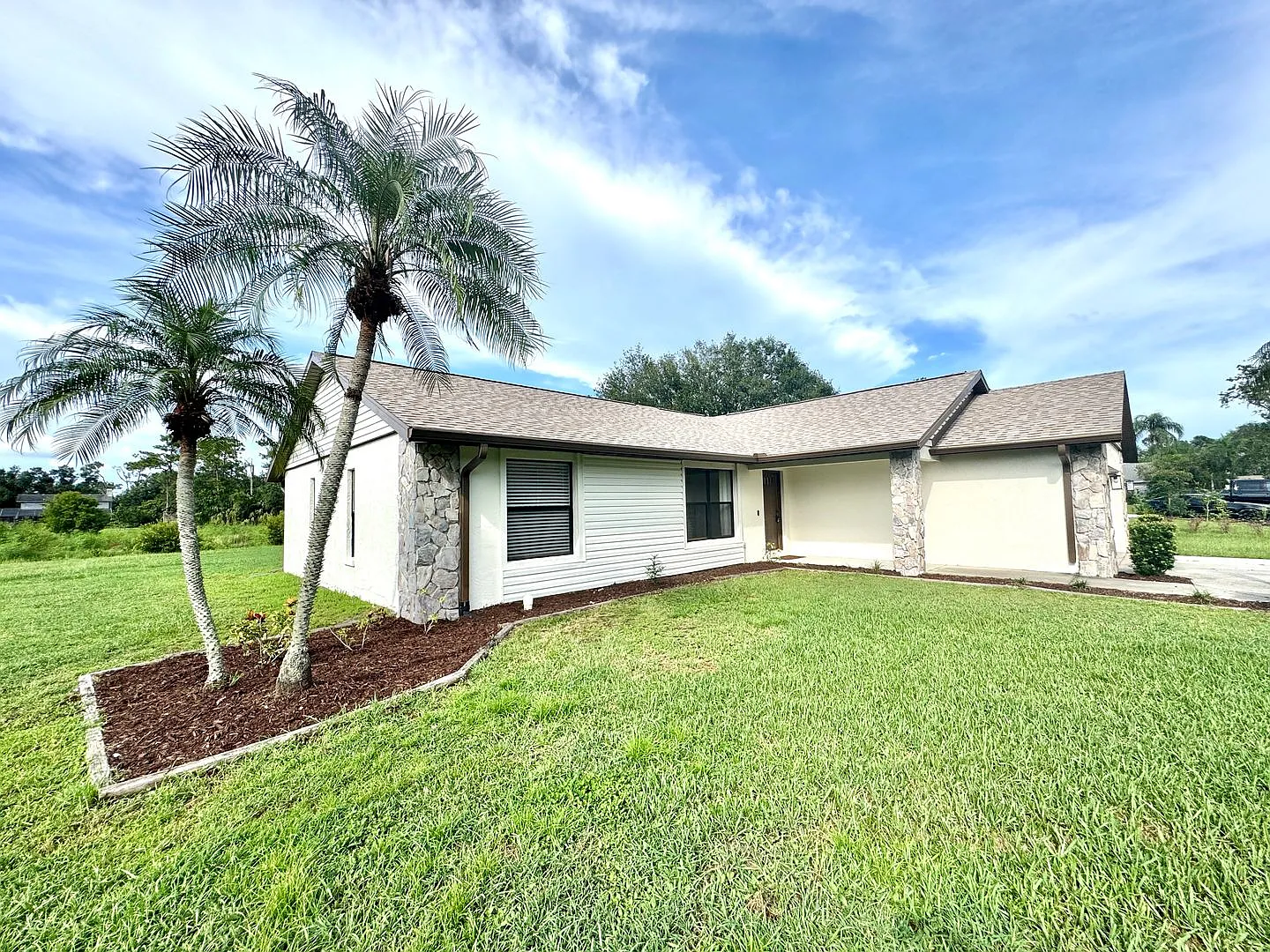 Mill Creek Pond-View Home with A-Rated Schools Near Lakewood Ranch — Photo 1