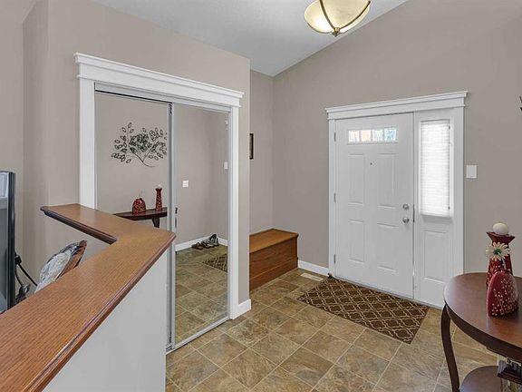 2nd image of 44 S Ravenslea Cres SE