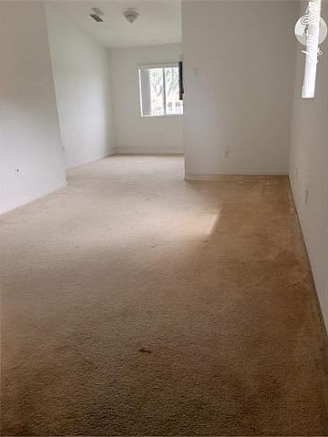 1st image of 1005 NE 34th Ave Unit 204