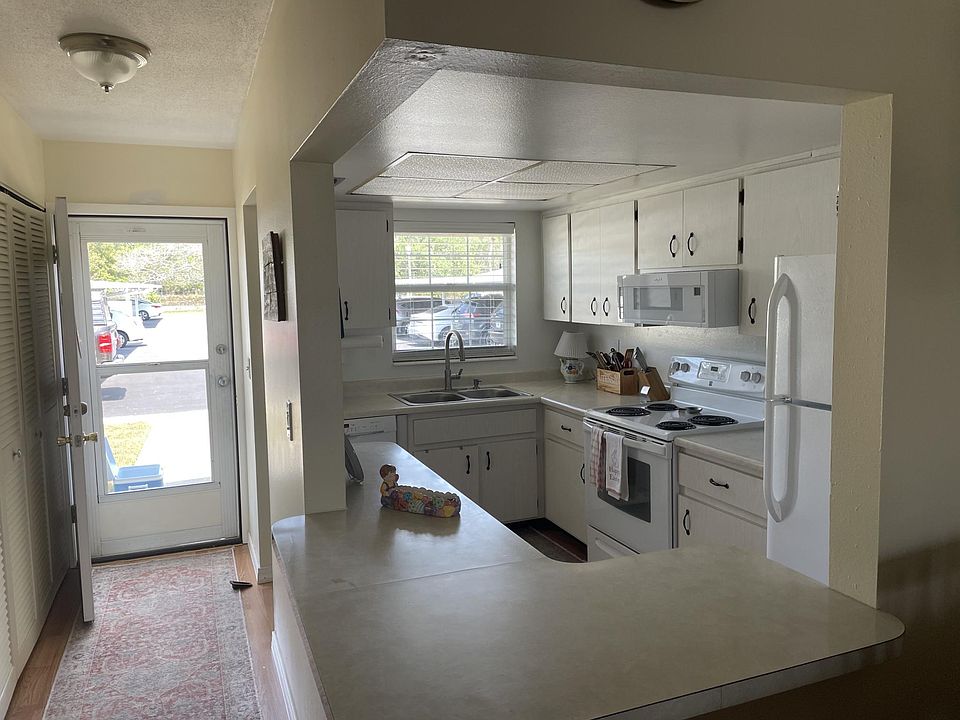 1st image of 2708 Golf Course Dr #211