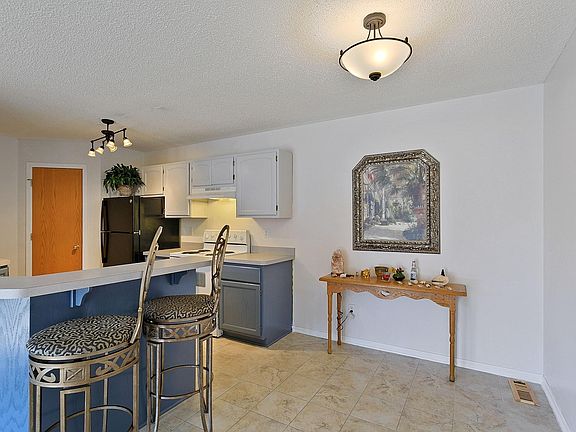 5th image of 4983 Grenwich Ave N